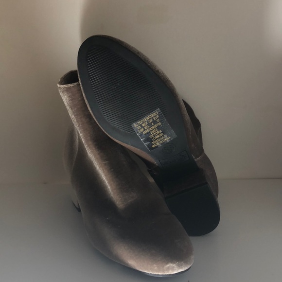 Metaphor Beige Boots - Picture 2 of 2